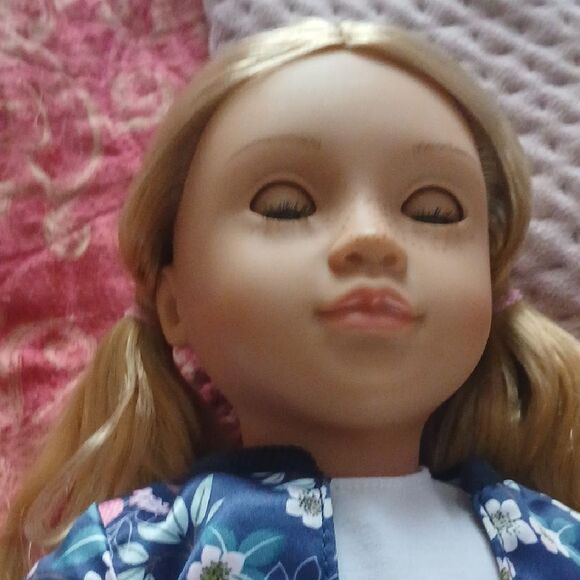 Stylish Doll Set with Pink and Multicolor Outfits - Picture 3 of 6